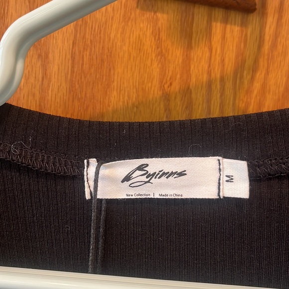 Black ribbed body con dress with side tie ruching - Picture 2 of 4